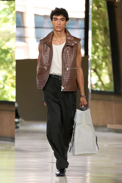 Look 12